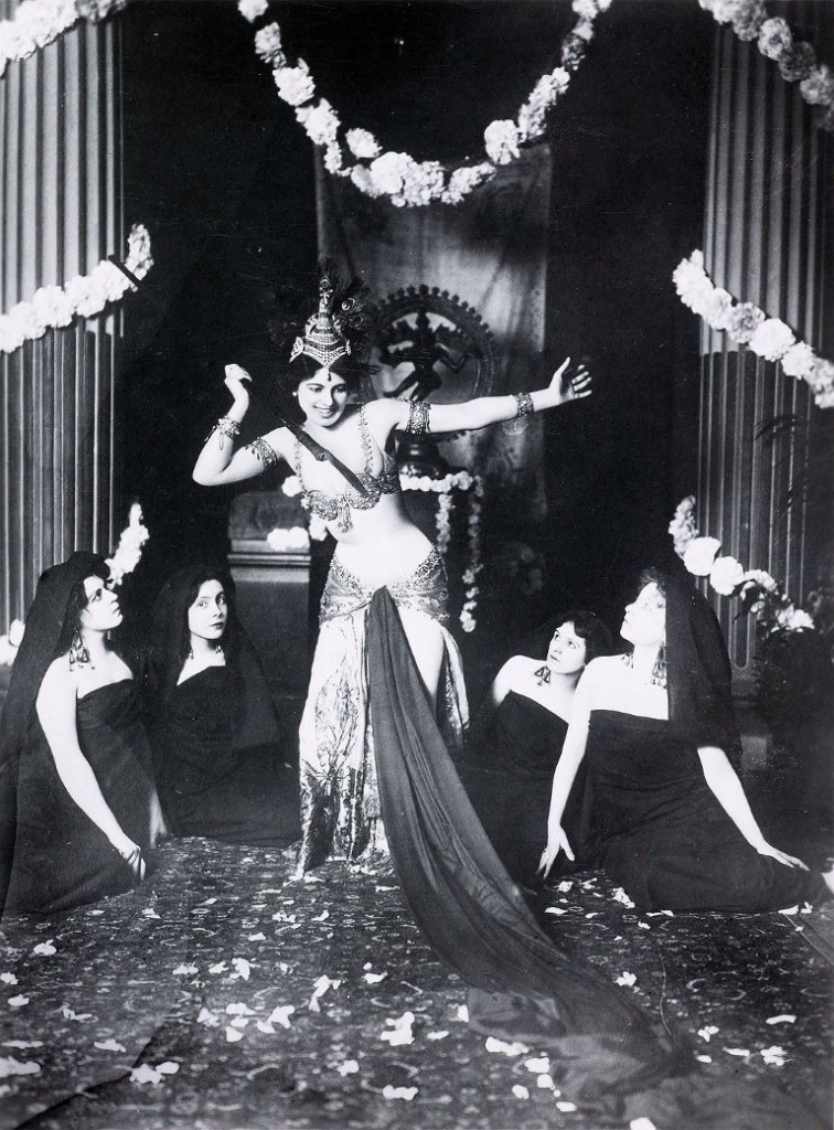 Mata Hari a titokzatos táncosnő - jelmezeksztarok, ikonok-es-divak, ujdonsagok -