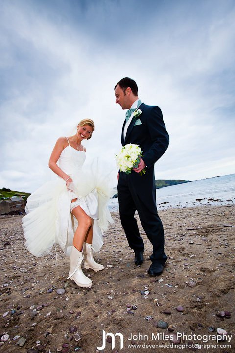 Esküvői őrület Angliából: menjünk férjhez gumicsizmában - kiegeszitok-2, eskuvoi-ruha-2, ujdonsagok, cipo-2 -