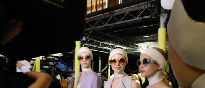 Anya Hindmarch London Fashion Week divathét 2017 circulus mac cosmetics backstage