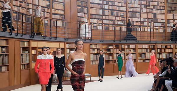Chanel könyvtára - Haute Couture FW 2019 - oszi-es-teli-divat, fashion-week -