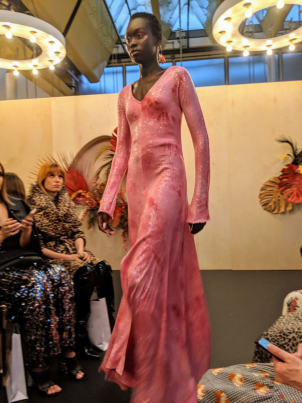 LFW SS20 - Paula Knorr - bemutató a luxusáruház tetején - london-fashion-week, fashion-week -