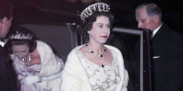 II. Erzsébet csatlakozott a vezető divatmárkákhoz - ujdonsagok -