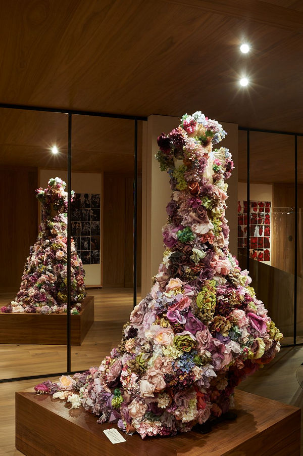 Roses - kiállítás Alexander McQueen londoni üzletében - kiallitas, ujdonsagok -
