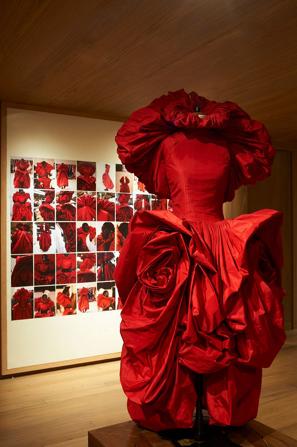 Roses - kiállítás Alexander McQueen londoni üzletében - kiallitas, ujdonsagok -