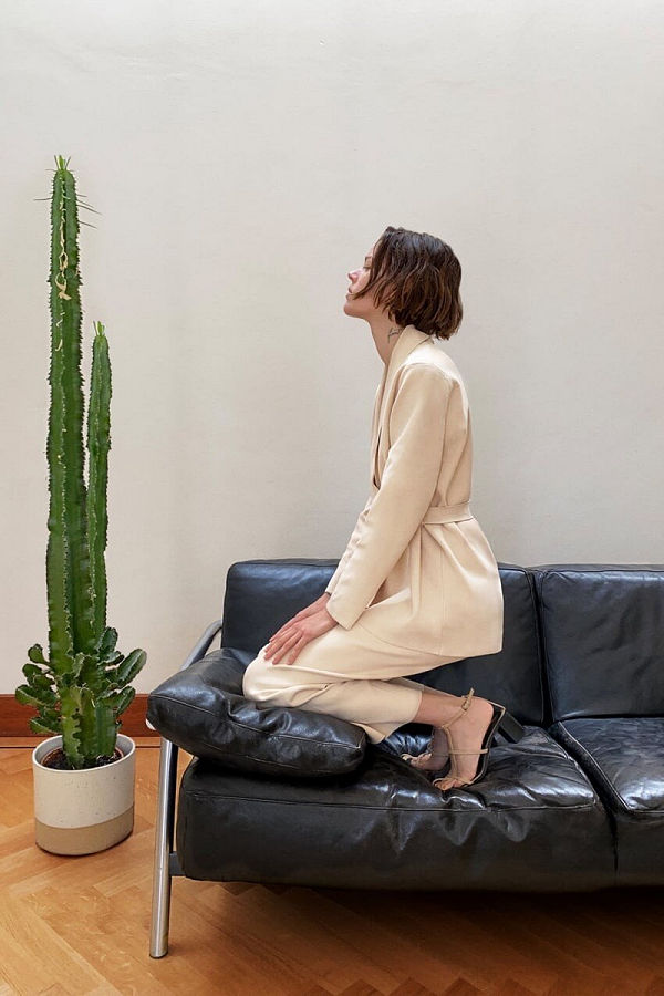 A Zara tavaszi minikampányát otthonában fotózta egy modell - tavaszi-es-nyari-divat, design-2 -
