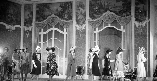 Divatbemutató az Operettszínházban a negyvenes évekből - retro, ujdonsagok -