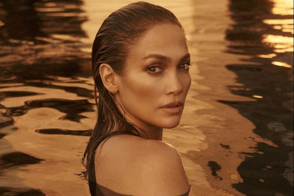 Jennifer Lopez's  beauty line has dropped - uncategorized-en, beauty-en -