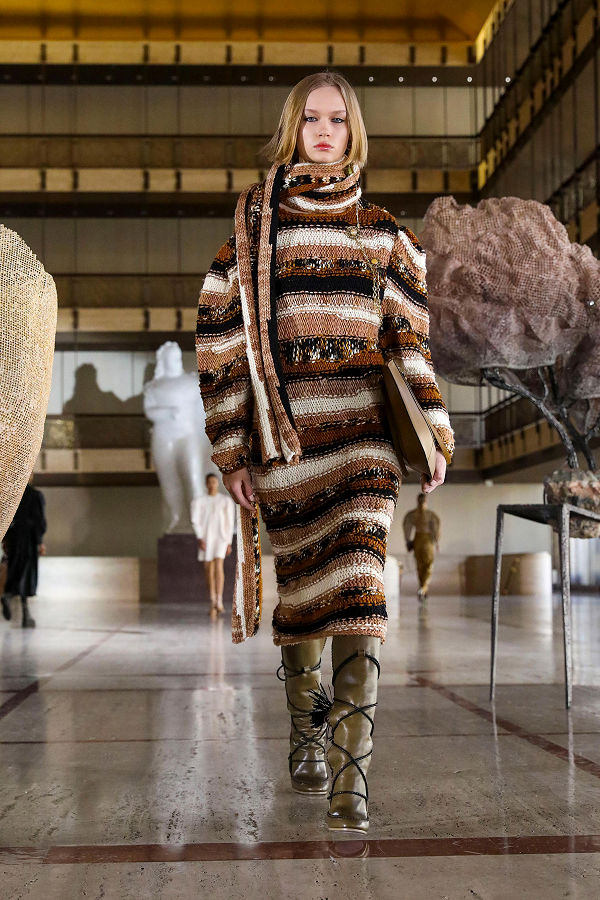A nyolcvanas évek elejére repít Ulla Johnson 2021 ősz-téli kollekciója - fashion-week -