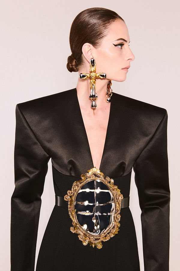 Schiaparelli Haute Couture 2021/22 ősz-tél - A matador - uncategorized-hu, minden-mas, fashion-week -