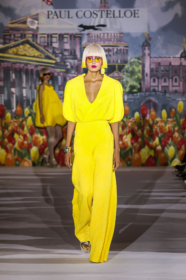 Paul Costelloe SS 2023 - London Fashion Week - uncategorized-en, london_fashion_week, fashion-week-en, fashion - For Spring/Summer 2023 Paul Costelloe has delved into a riot of colour, which premiered on the first day of London Fashion Week.