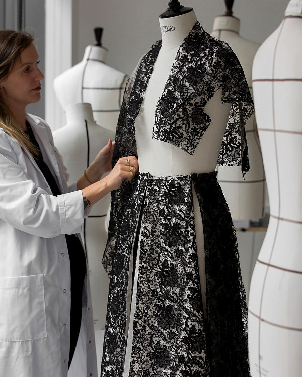 Így készült a Dior show díszlete - fashion-week, ujdonsagok - Így készült a a Párizsi Divathéten bemutatott 2023-as tavaszi-nyári Christian Dior kollekció káprázatos díszlete