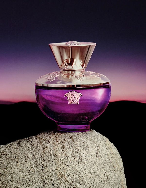 Versace Dylan Purple - Iris Law starring in the campaign - perfume, beauty-en - New Fragrance for Women 2022