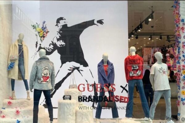 Banksy lopással vádolja a GUESS márkát és lopásra buzdítja rajongóit - minden-mas, ujdonsagok - Banksy GUESS Brandalised